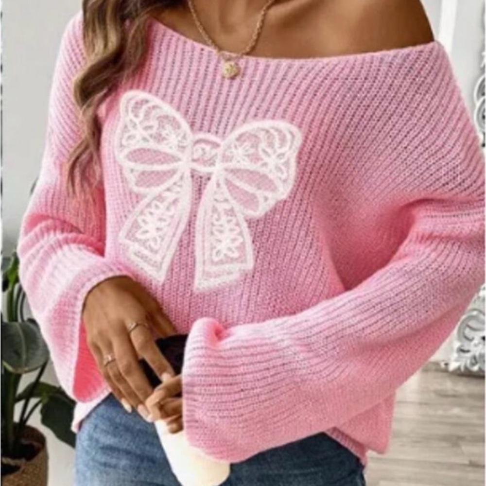 🩷 CHICGENES Oversized Sweater with White Bow Design - Picture 2 of 3